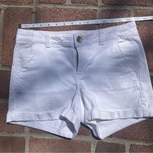 SO Low Rise Favorite Midi size 3 white shorts with coffee apill